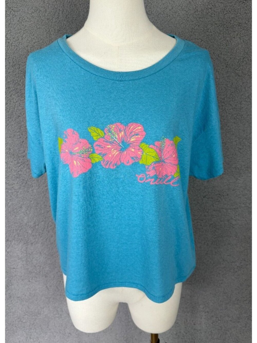 O'NEILL Women's T-Shirt Cropped Flower Print Short Sleeve Blue Medium NWOT's.